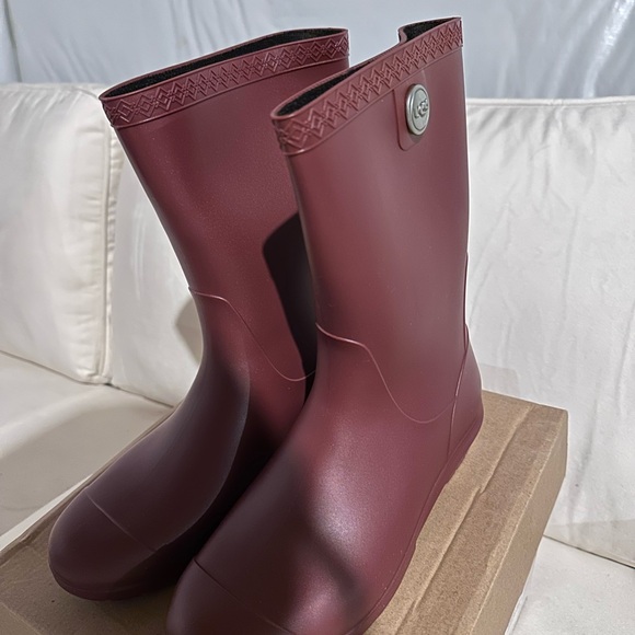 UGG Maroon Waterproof Boots - Picture 2 of 5